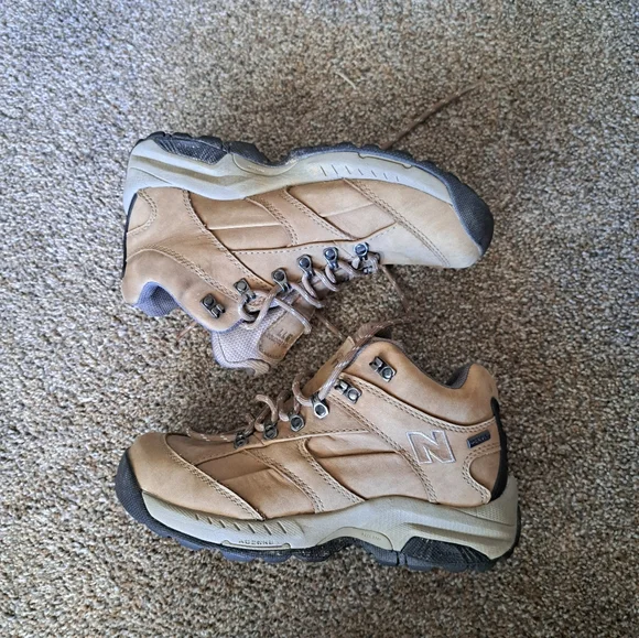 New Balance Hiking Shoe boots Women's size US 7, UK 5, EU 37.5, WW977GT - Picture 2 of 11